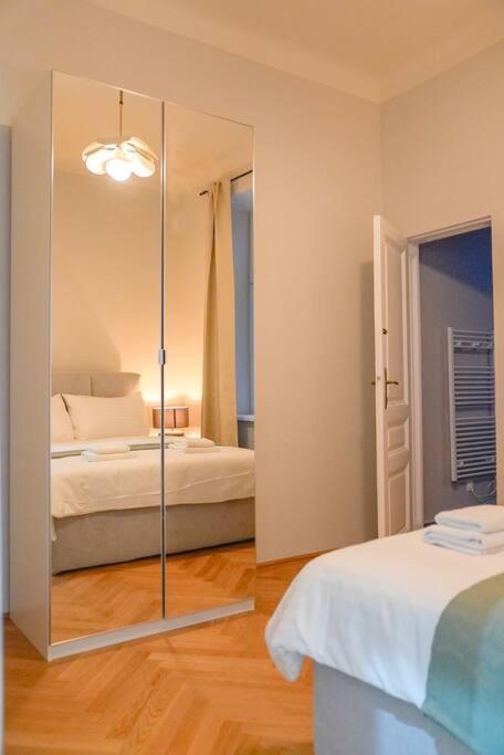 Boutique Suite Near Museum District Bécs Kültér fotó