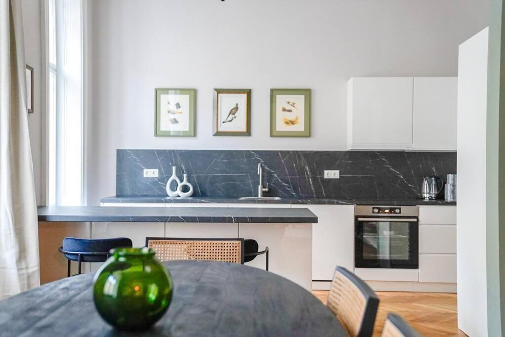 Boutique Suite Near Museum District Bécs Kültér fotó
