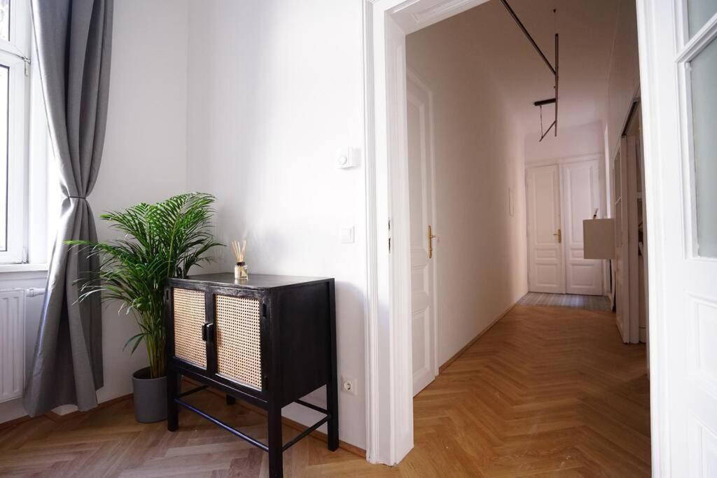 Boutique Suite Near Museum District Bécs Kültér fotó