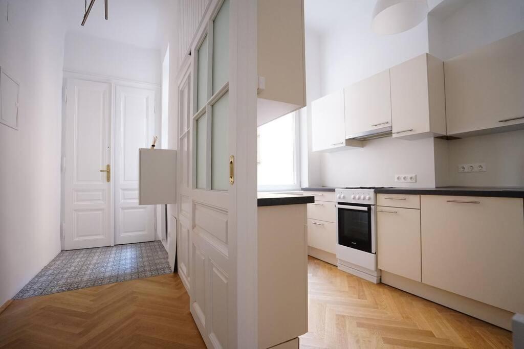 Boutique Suite Near Museum District Bécs Kültér fotó